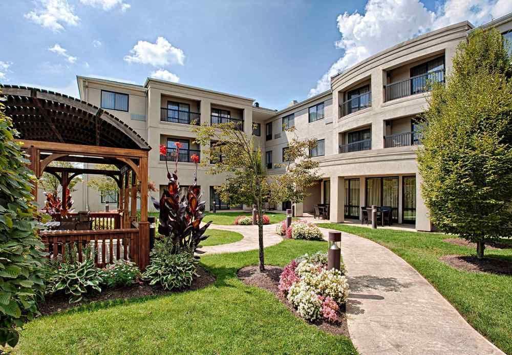 Courtyard Wall At Monmouth Shores Corporate Park Esterno foto