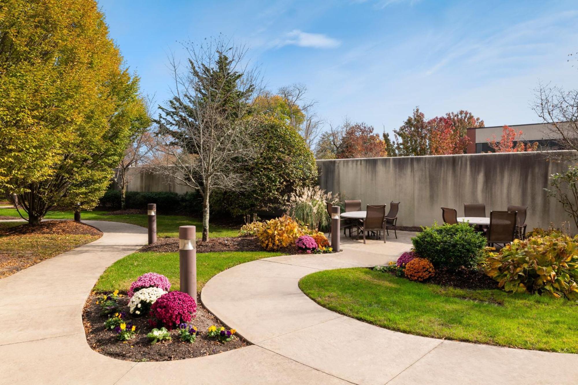 Hotel Courtyard Wall At Monmouth Shores Corporate Park Esterno foto