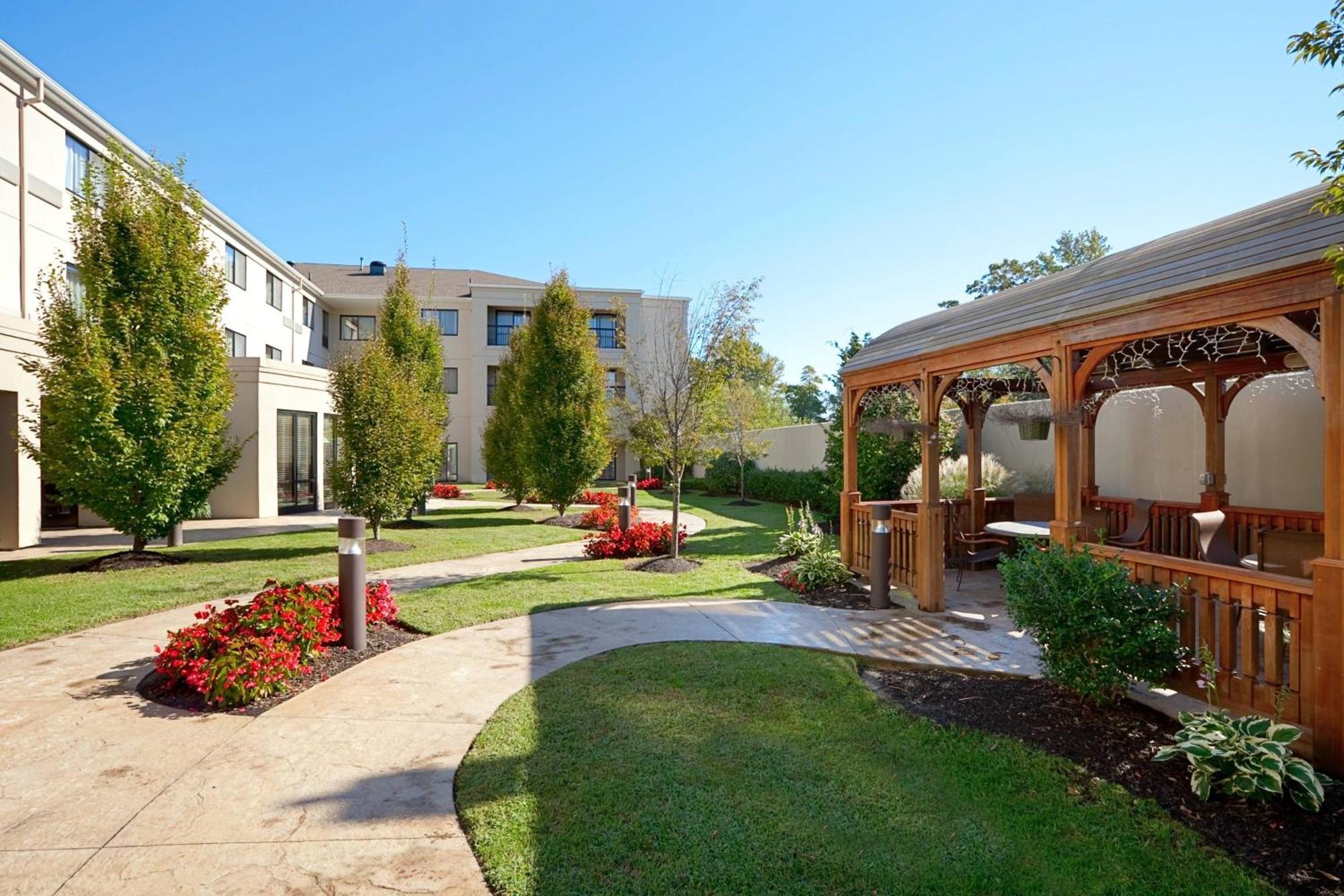 Courtyard Wall At Monmouth Shores Corporate Park Esterno foto