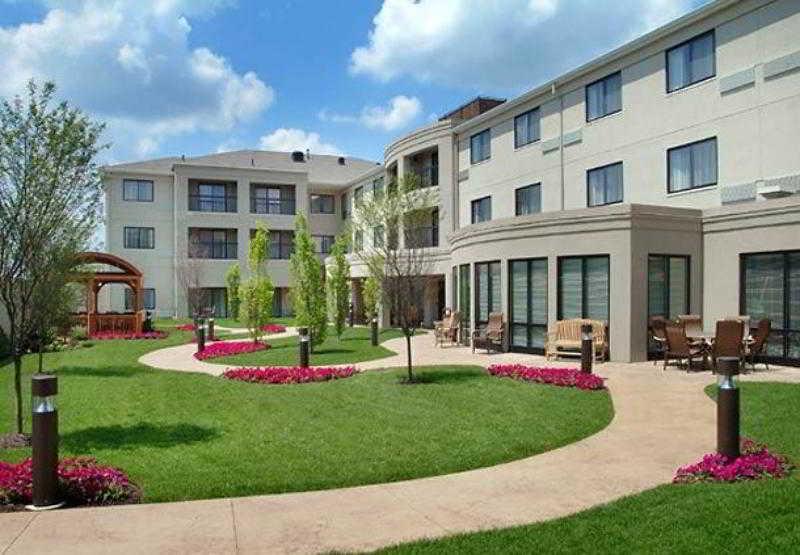 Courtyard Wall At Monmouth Shores Corporate Park Esterno foto