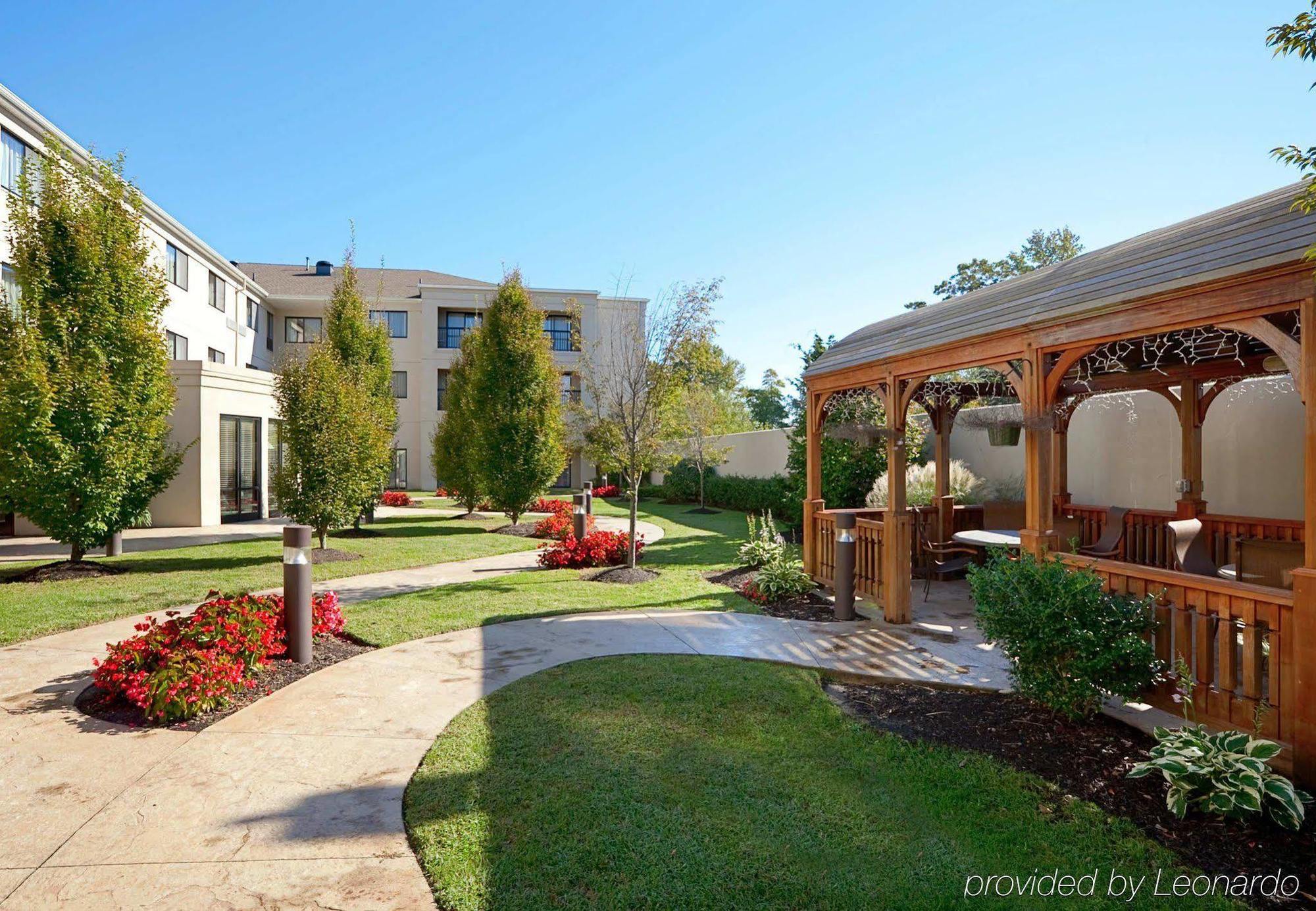 Courtyard Wall At Monmouth Shores Corporate Park Esterno foto
